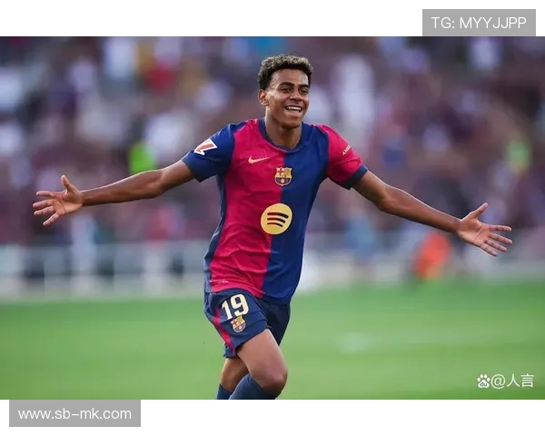 足球球星清凉玩水瞬间展现赛场外别样精彩风采